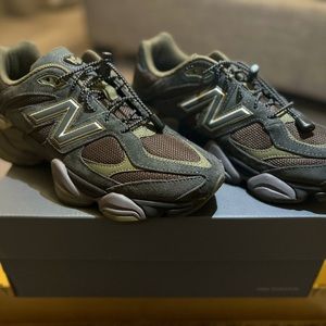 New in Box!  New Balance New Balance 9060 Sneakers U9060PH  moss/black